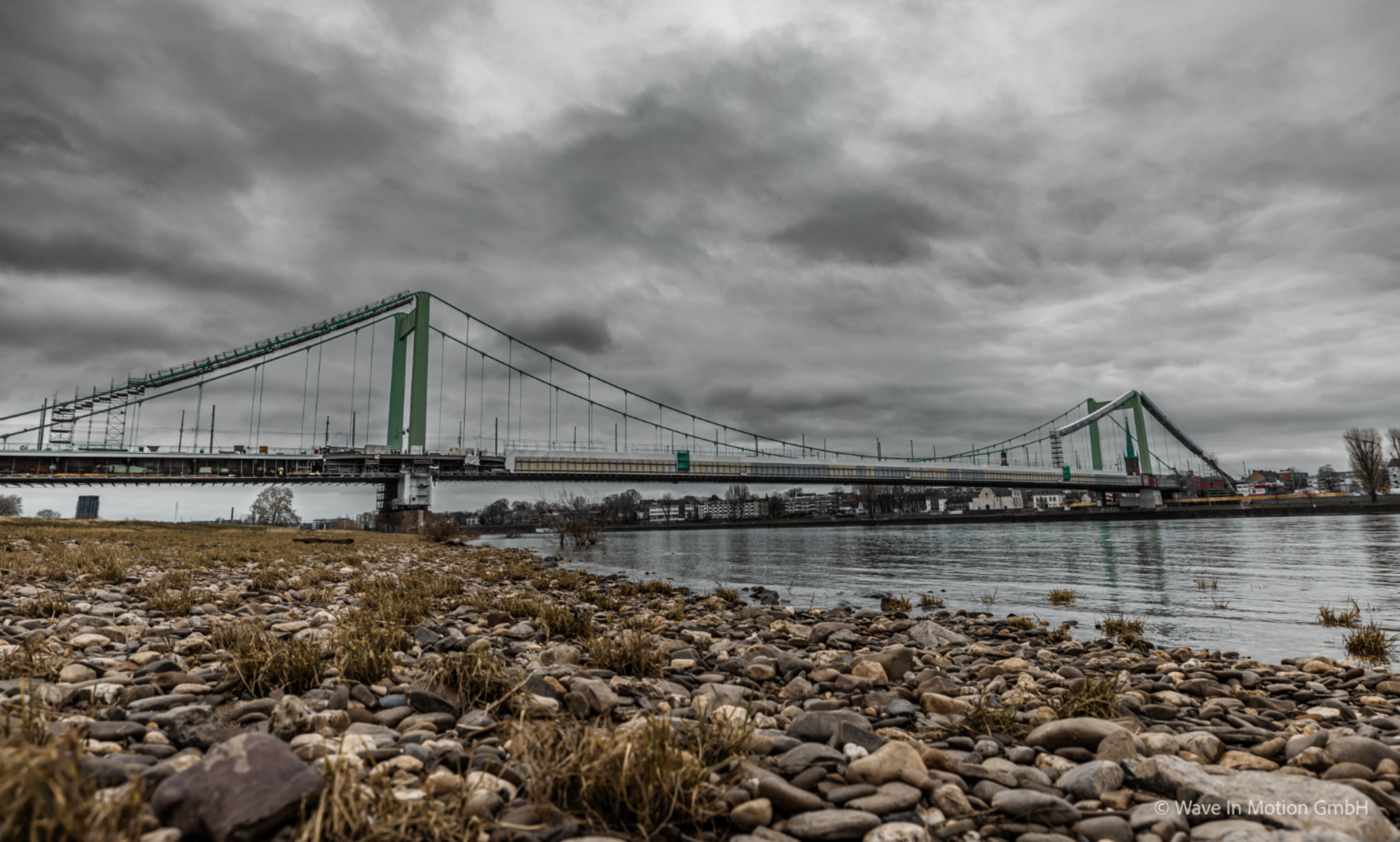 Brücke bei bewölktem Wetter