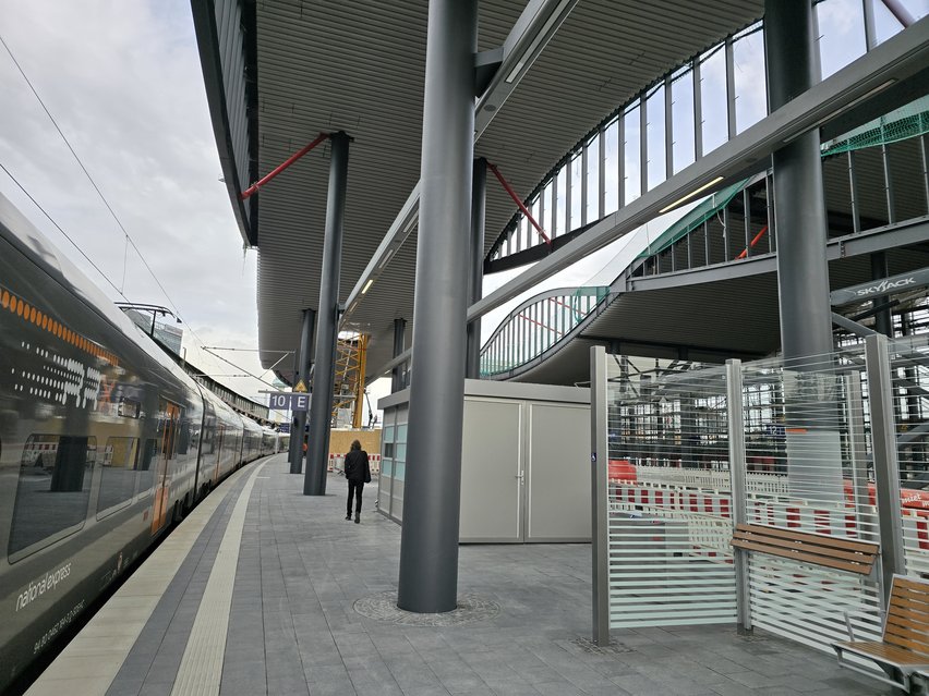 Foto vom Bahnsteig 5 Gleis 10