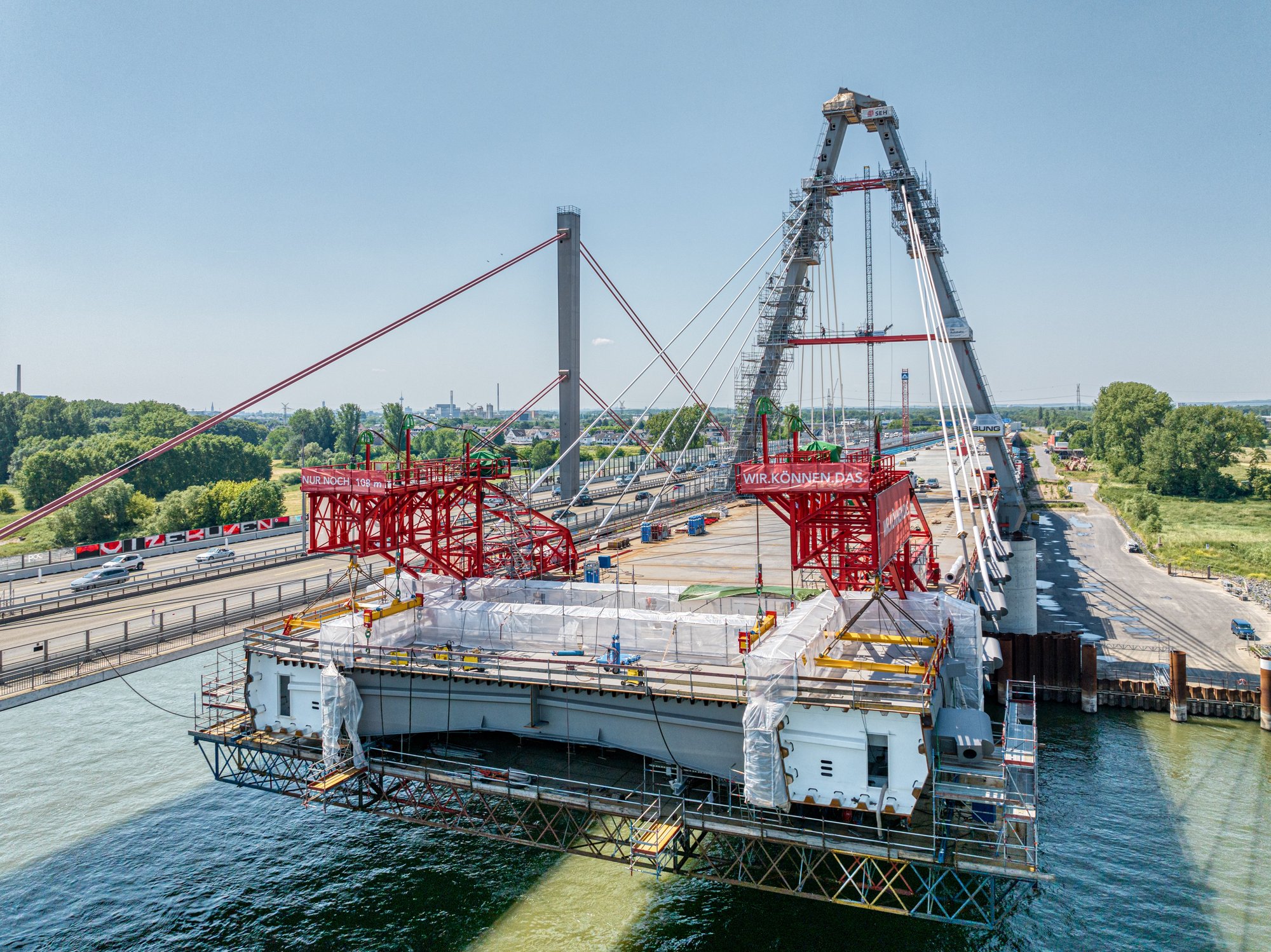 Montage und Baustelle der Rheinbrücke