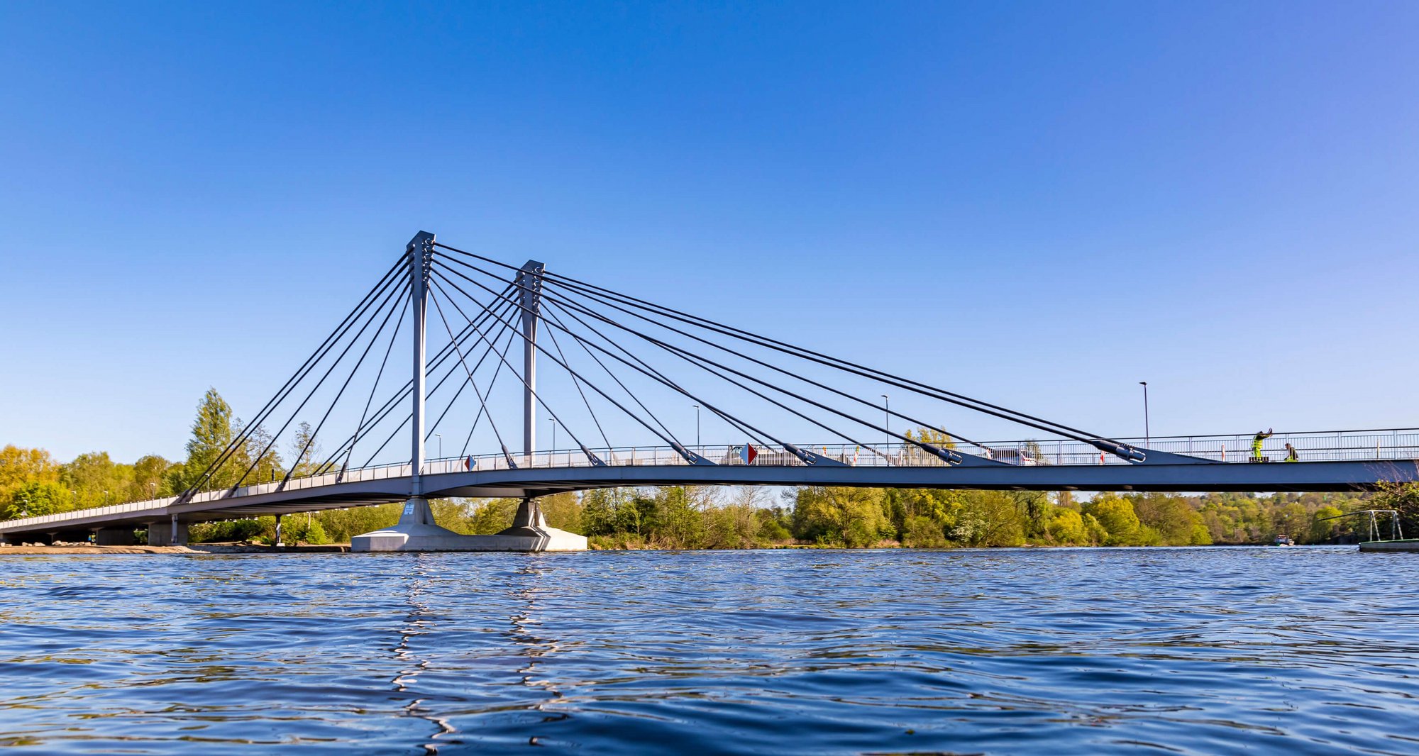 Kampmannbrücke in Essen mit sichtbarem Fluss