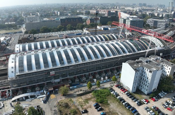 Hallendächer Berlin Ostbahnhof von der Seite