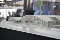 Weißes Modell des Duisburger Hauptbahnhofs 