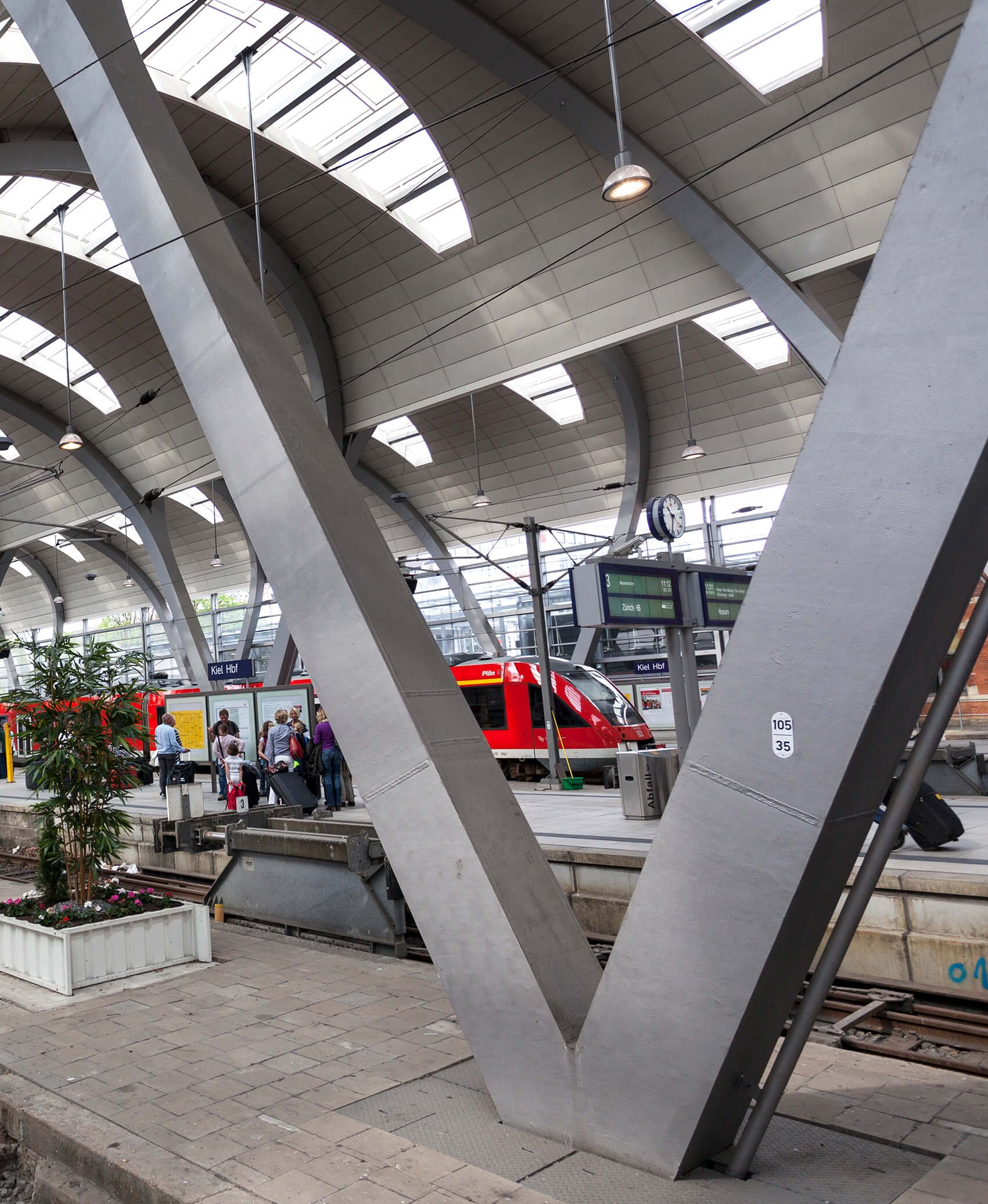 Bahnsteig vom Hauptbahnhof Kiel