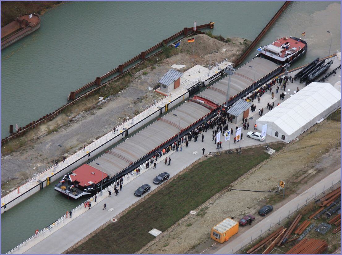 Sicht von oben auf die Schleuse in Bolzum