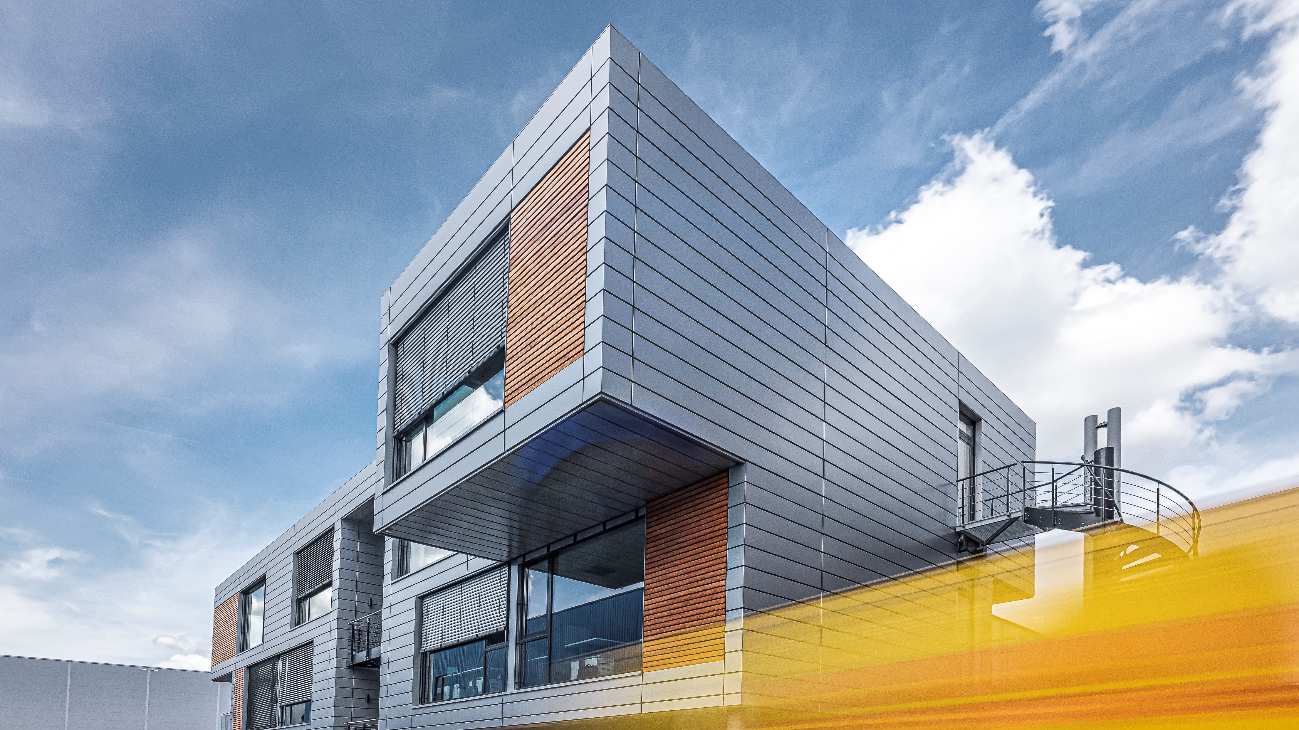 Bürogebäude "Space Cube" mit kubusartigem Baukörper 