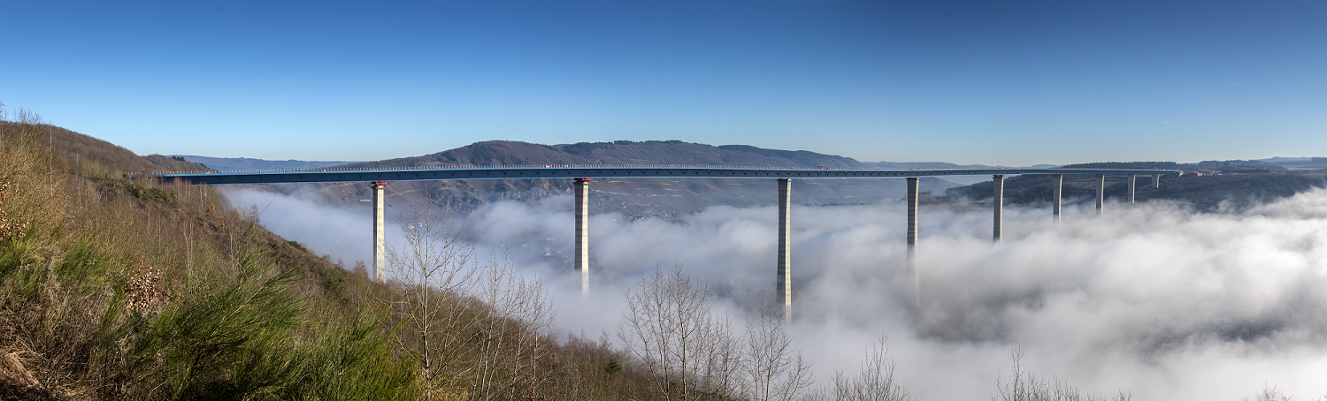 Hochmoselbrücke mit Nebel