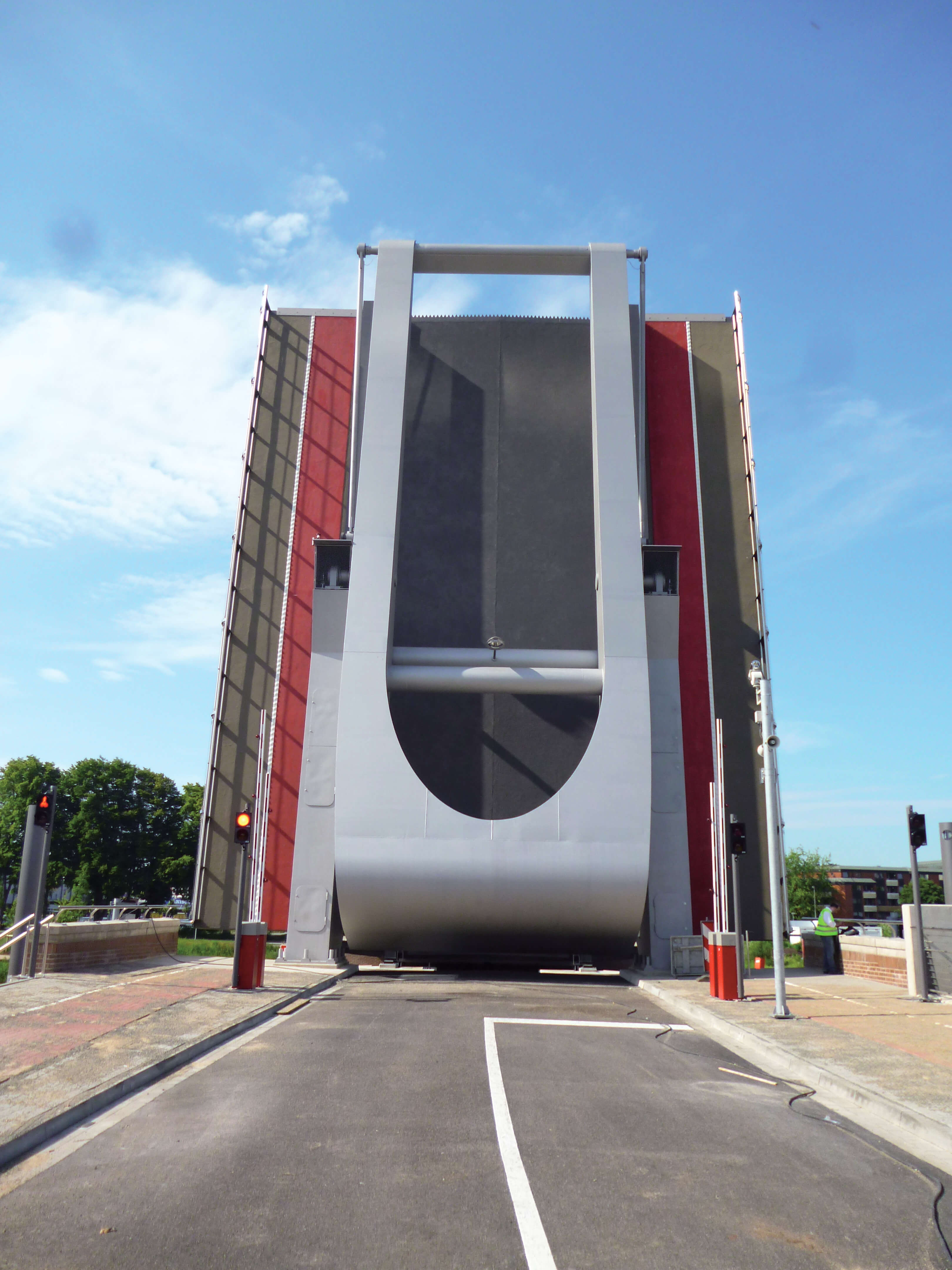 Hochgezogene Klappe der Käpten-Jürs-Brücke, Elmshorn